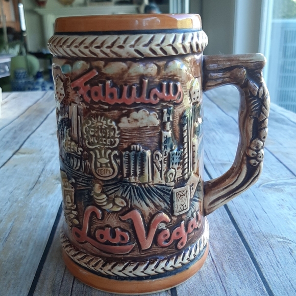 VTG LAS VEGAS CERAMIC SOUVENIR MUG - Picture 1 of 16